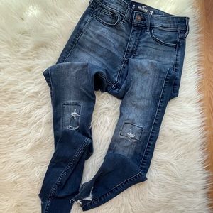 Hollister Distressed High Rise Super Skinny 1/25